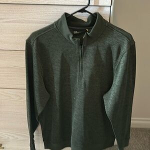 Lightly used under armour 1/4 zip. Green.